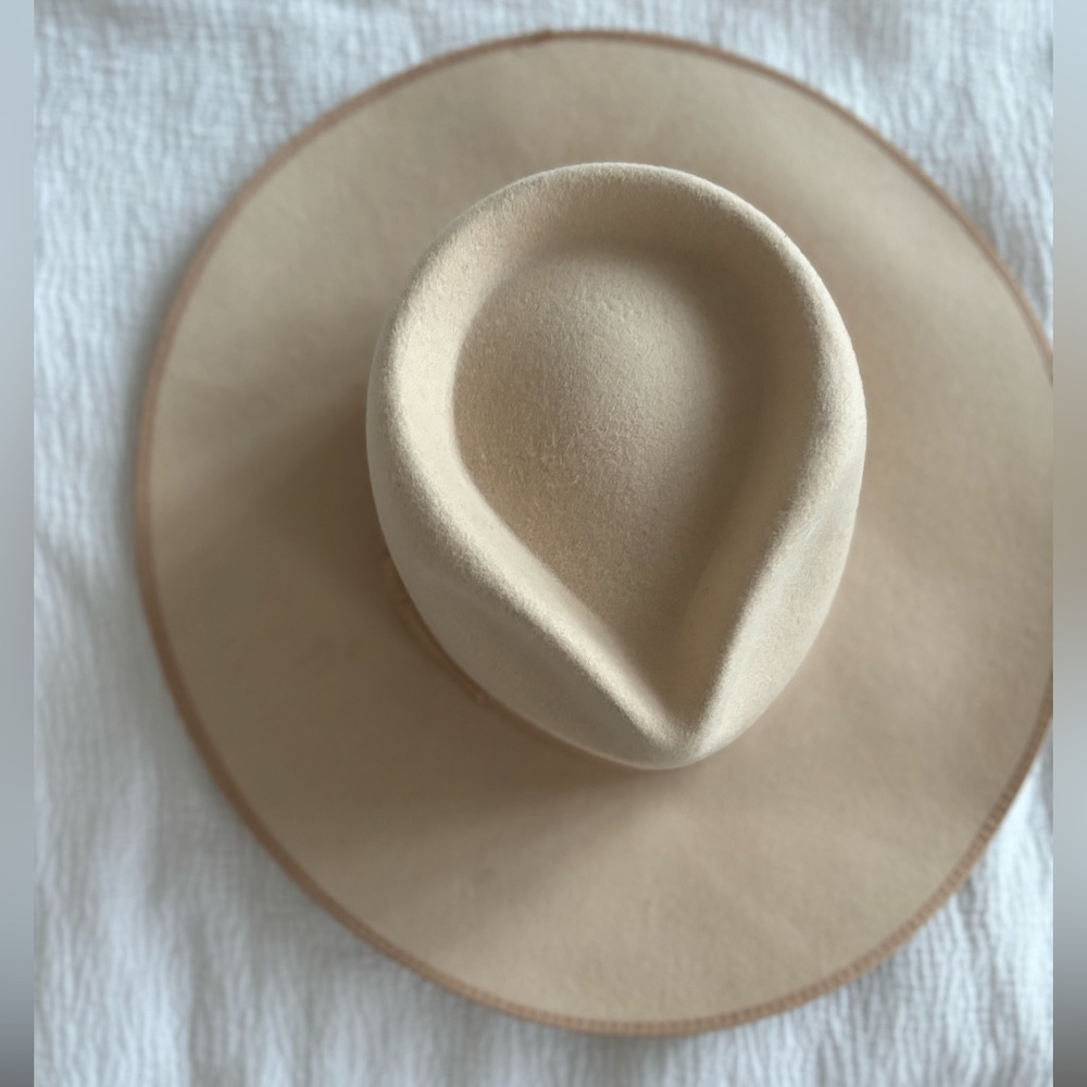 Lack of color cream hat